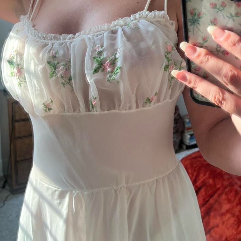 Vintage 50s / 60s Floral Embroidered Sheer White Old Hollywood Nightgown